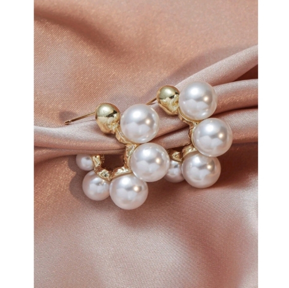 Anthropologie Classic Pearl Half Hoop Gold Earrings - Picture 4 of 4
